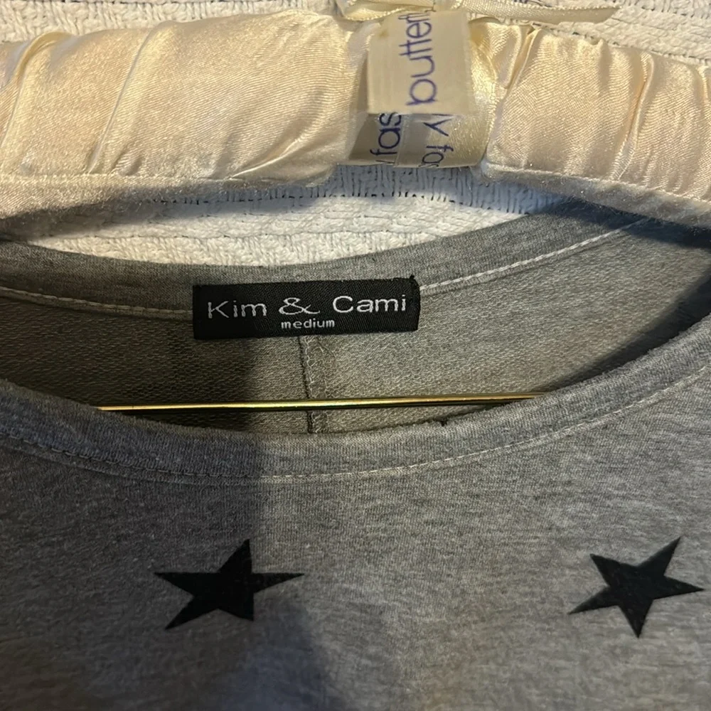 Kim and Cami half way long sleeve gray shirt with black stars size medium women - Picture 2 of 7